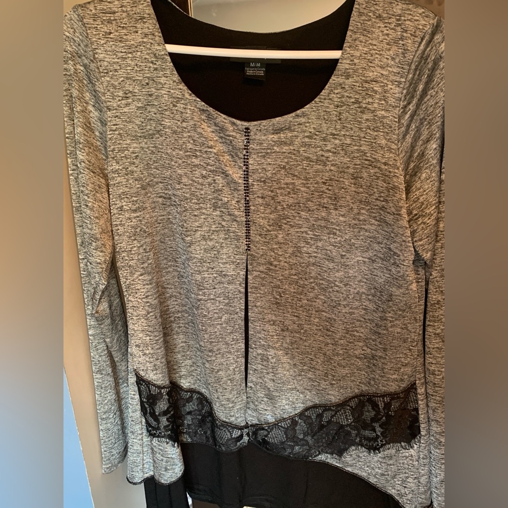 MICHAEL TYLER LACE TOP 18” PTP